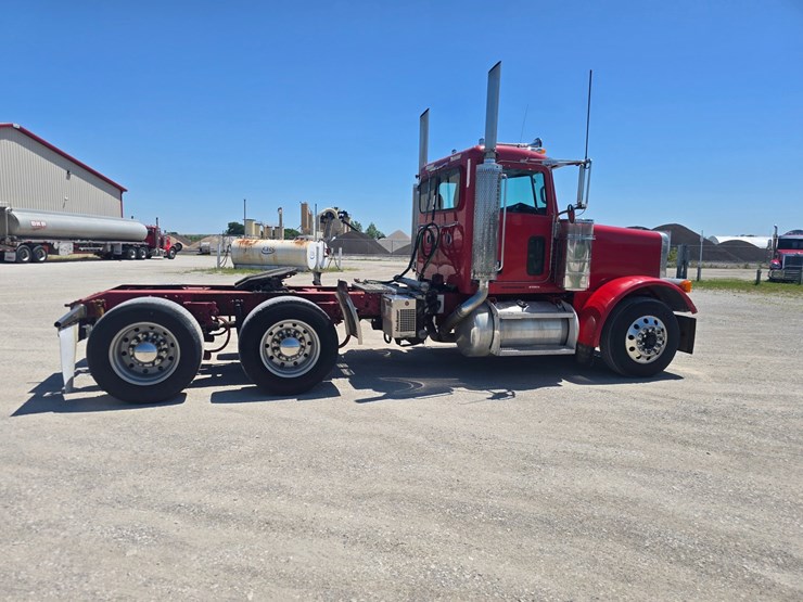2007-peterbilt-379-image-24