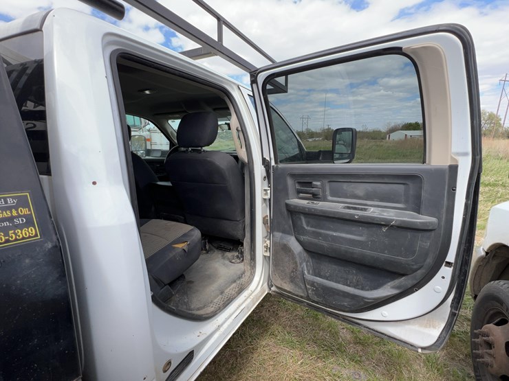 2011-dodge-3500-image-24