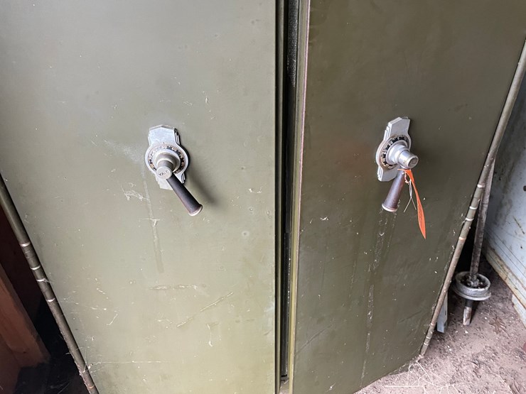#7083-•-remington-rand-safe-cabinet-image-3