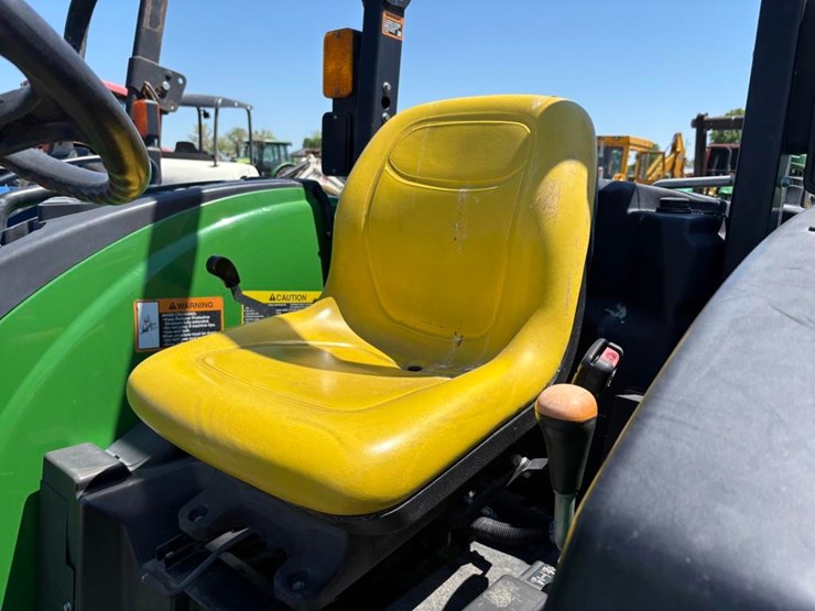 2019-john-deere-4044m-image-17