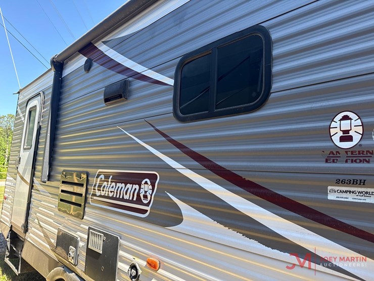 2018-coleman-lantern-edition-263bh-bumper-pull-camper-image-10