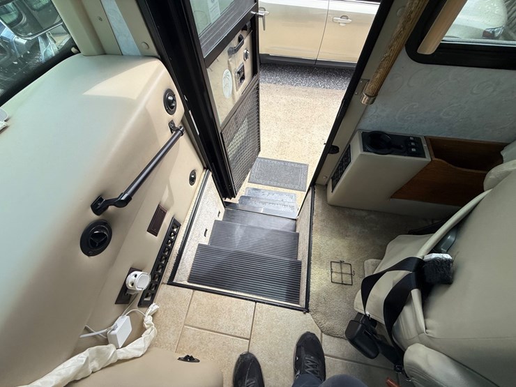 #7-•-2005-tiffin-phaeton-40’-–-premium-refurbished-coach-image-20