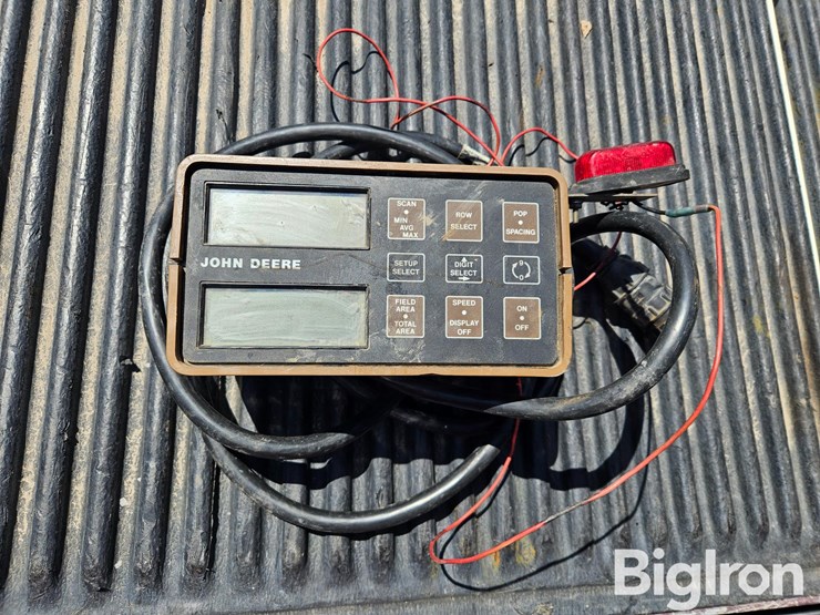john-deere-300-image-1