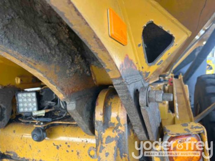 2021-caterpillar-730-image-10