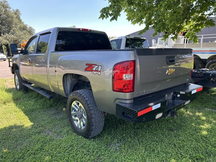 2013-chevrolet-silverado-2500-lt-image-11