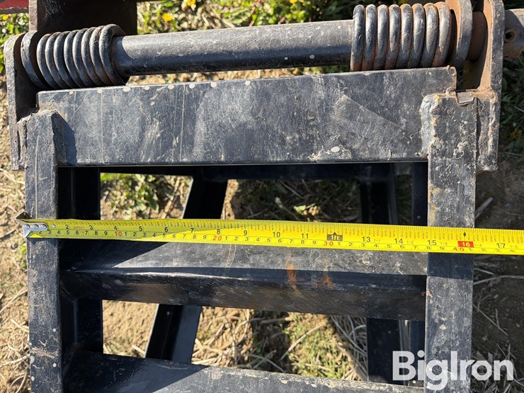 2009-load-max-tri/a-gooseneck-flatbed-trailer-image-16