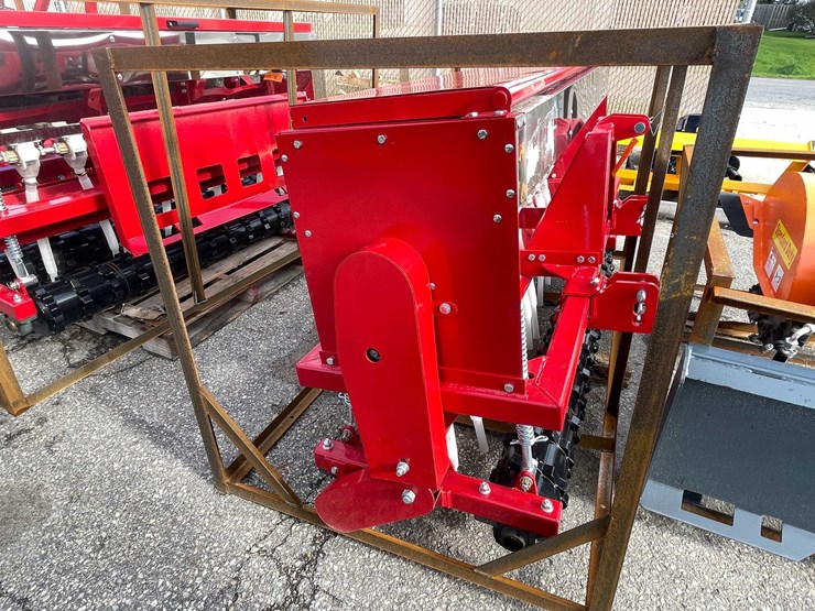 #9027-•-unused-agt-70-skid-steer-universal-mount-(o12)-image-3