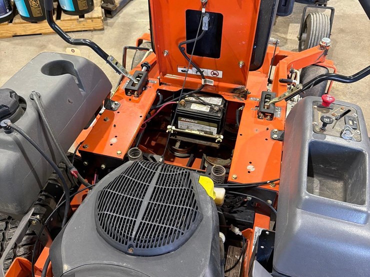 husqvarna-mz52-zero-turn-lawnmower-image-24