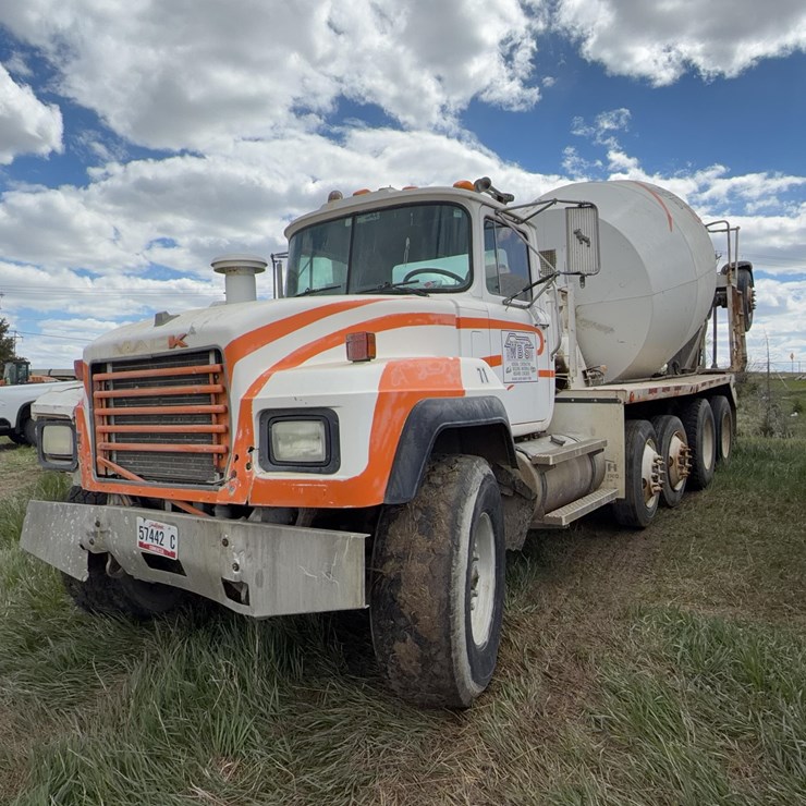 2001 MACK RD690S