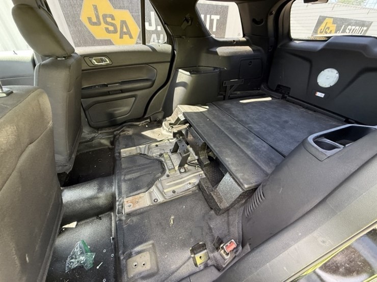 2017-ford-explorer-image-21