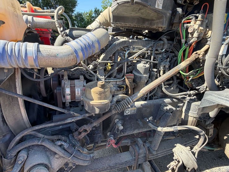 2016-kenworth-t880-image-34