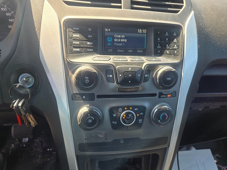 2015-ford-explorer-image-34