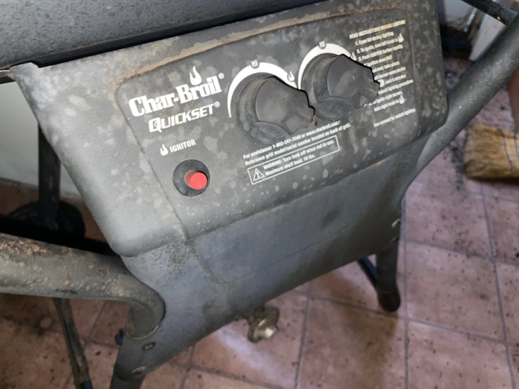#7054-•-char-broil-gas-grill-image-4