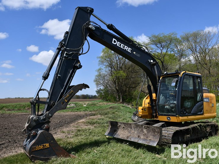 2014-deere-130g-image-1