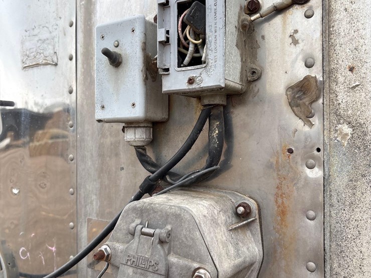 2000-kidron-semi-van-box-spray-trailer-image-10