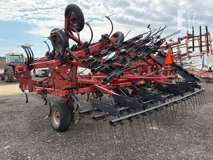 case-ih-4300-image-3