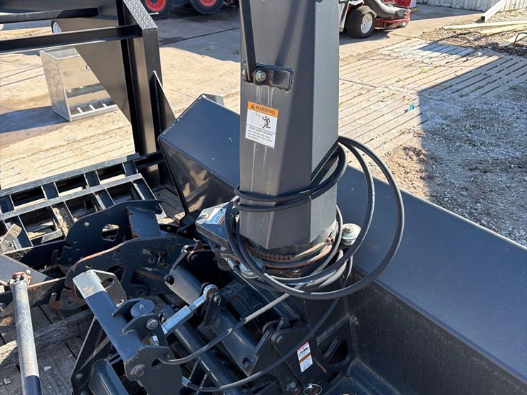 bobcat-72”-front-mount-snowblower-image-13