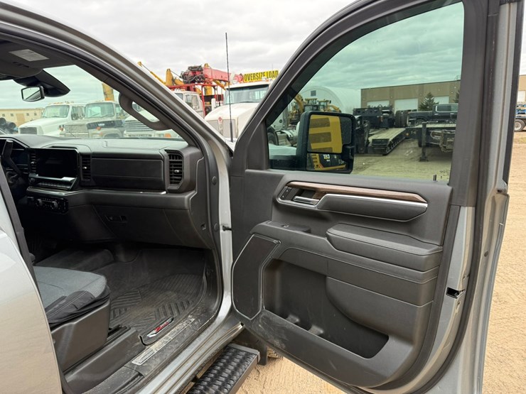 2024-chevrolet-3500-image-33