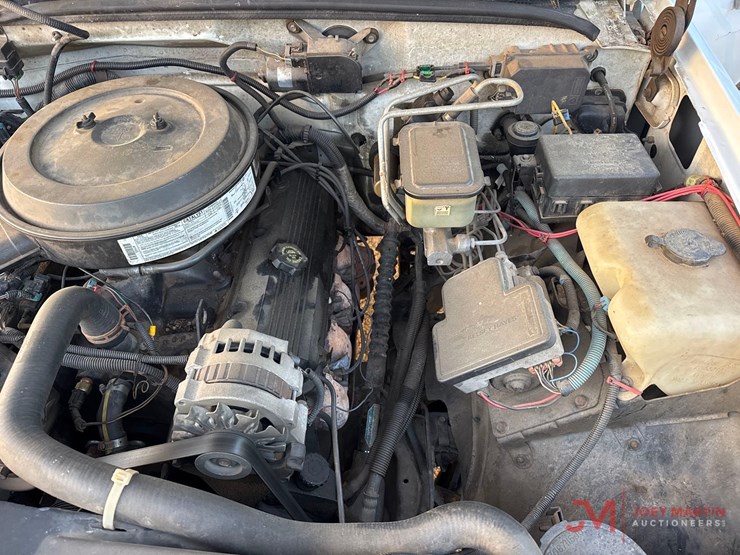 1995-chevrolet-cheyenne-3500-image-21