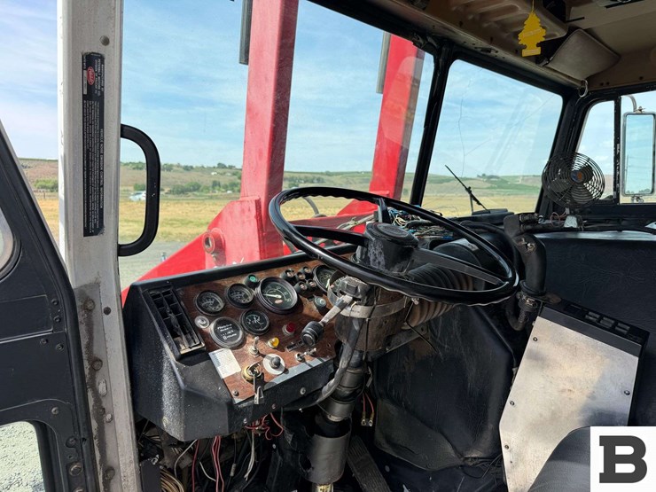 1994-peterbilt-320-image-57