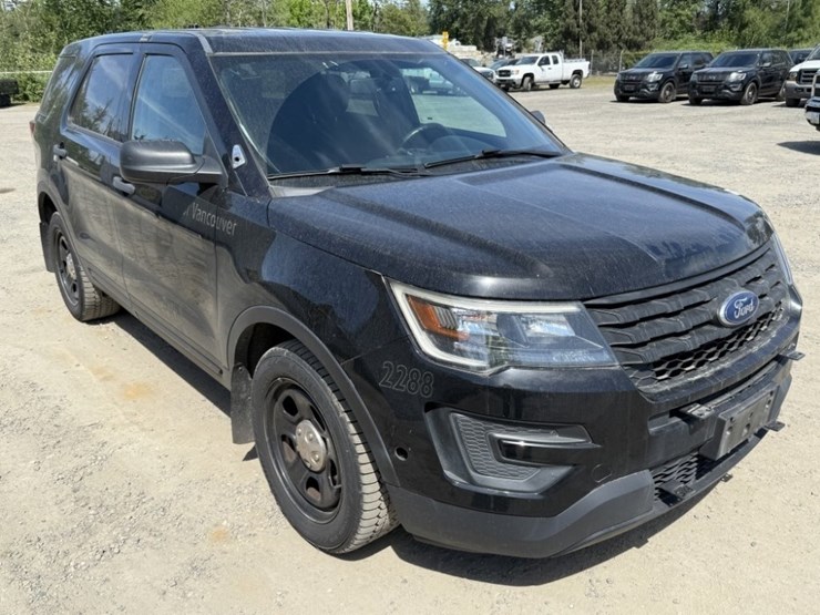 2017-ford-explorer-image-2