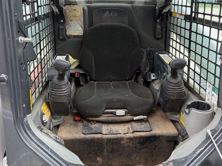 2023-bobcat-t770-image-37