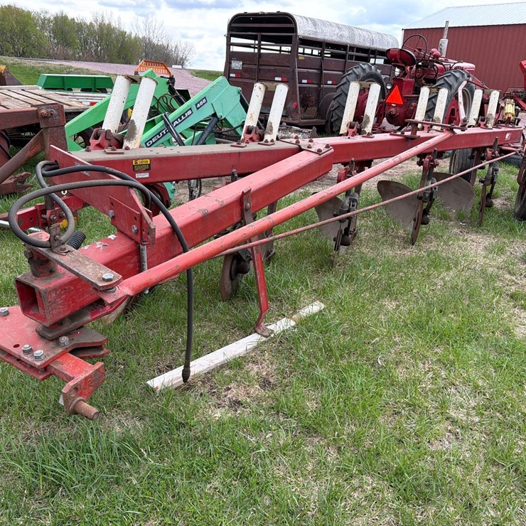 INTERNATIONAL 720
