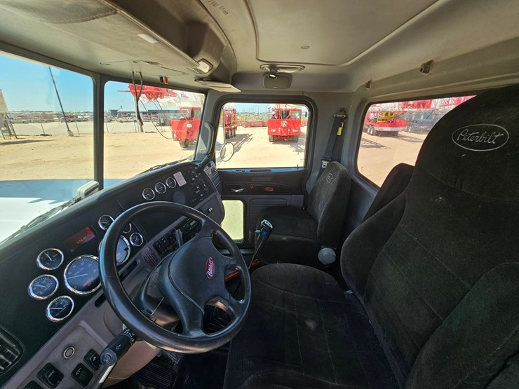 2013-peterbilt-367-image-8