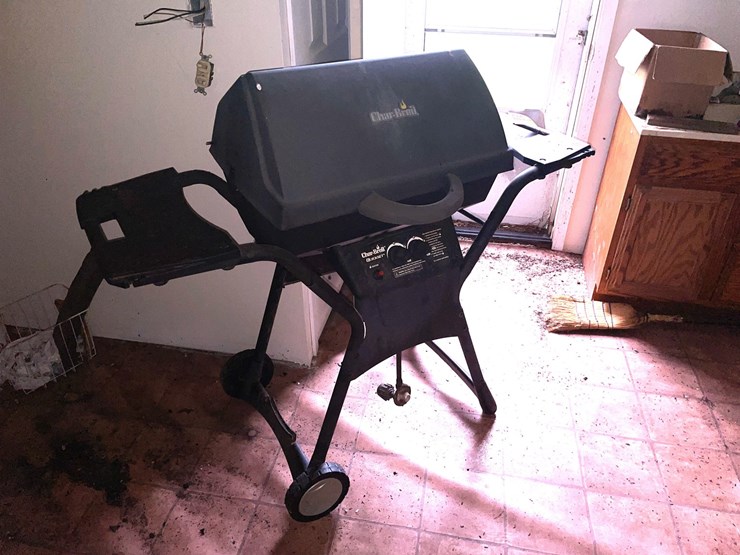 #7054-•-char-broil-gas-grill-image-3