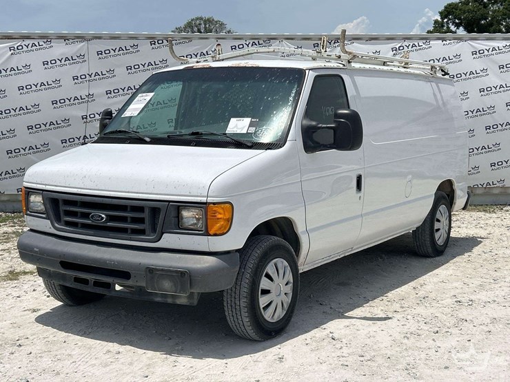 2007-ford-cargo-image-1