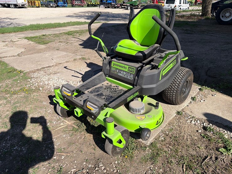 greenworks-pro-crz-428-electric-lawnmower-image-1