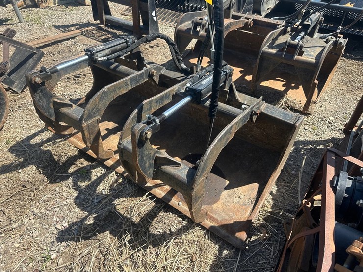 #3907-•-approx-62"-skid-steer-grapple-bucket-image-3
