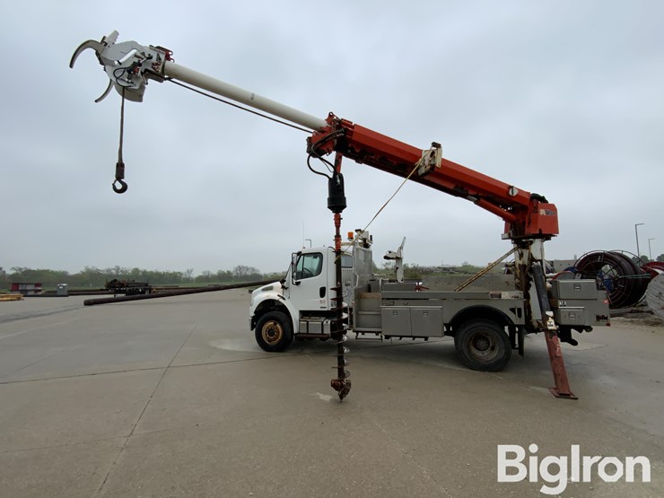 2012-freightliner-m2-106-image-16