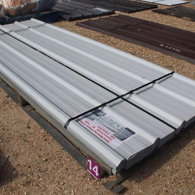 #5140 • BUNDLE OF 3FT X 8FT WHITE METAL ROOF PANELS