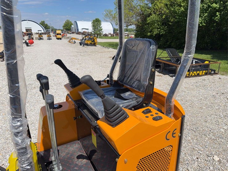 2026-miva-va15-mini-excavator-image-11