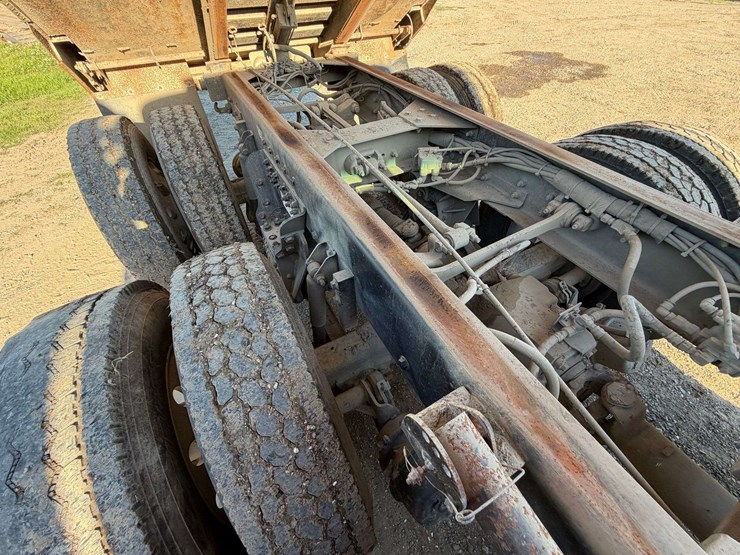 2016-kenworth-t880-image-16