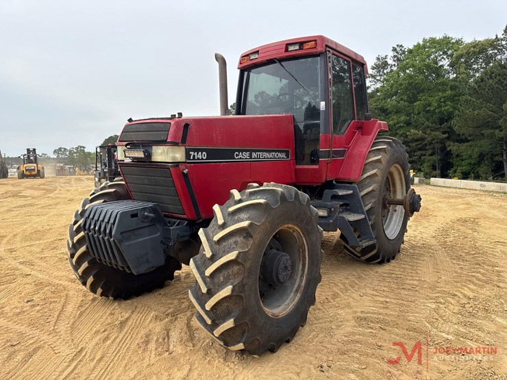 case-7140-ag-tractor-image-4