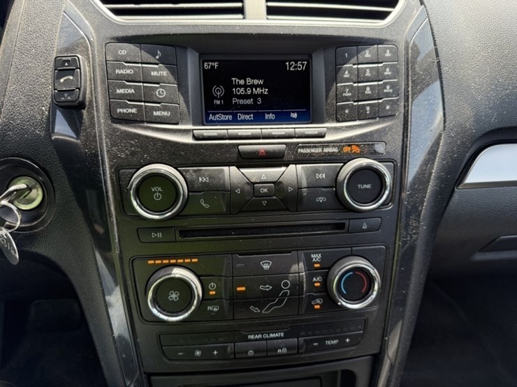 2018-ford-explorer-image-32