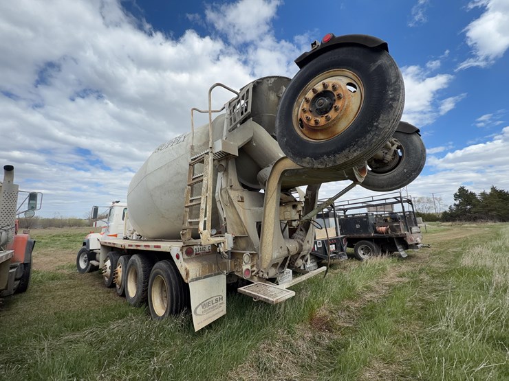 2001-mack-rd690s-image-3