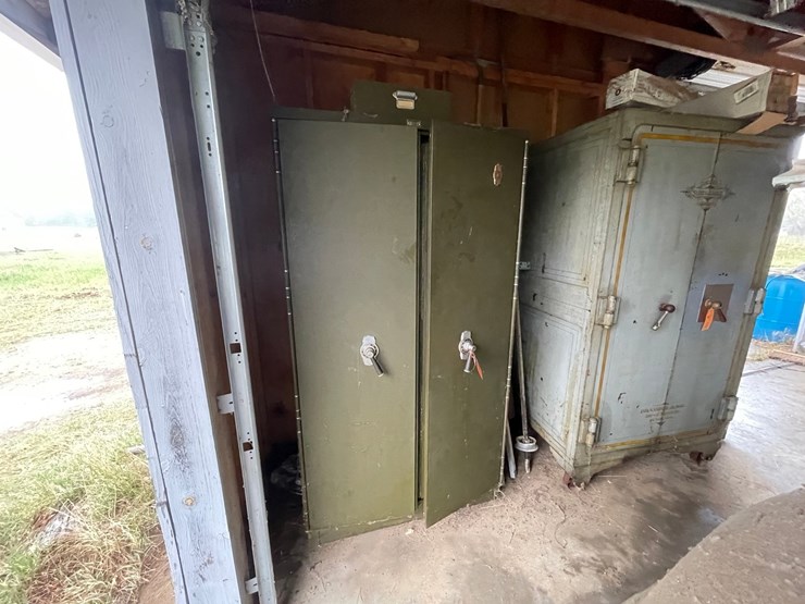 #7083-•-remington-rand-safe-cabinet-image-2