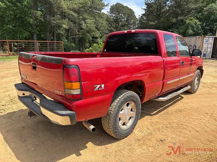 2004-gmc-sierra-1500-image-3