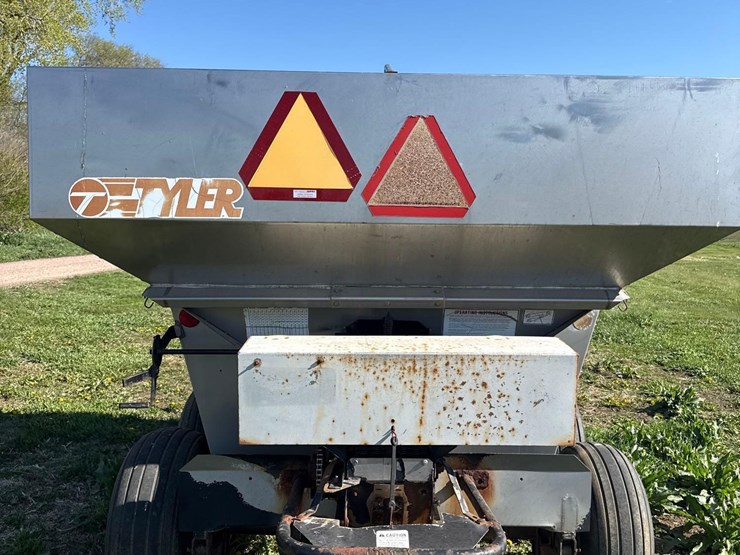 tyler-10-ton-fertilizer-spreader-image-3