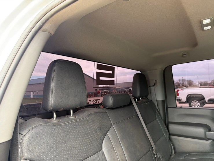 2021-chevrolet-2500hd-image-34