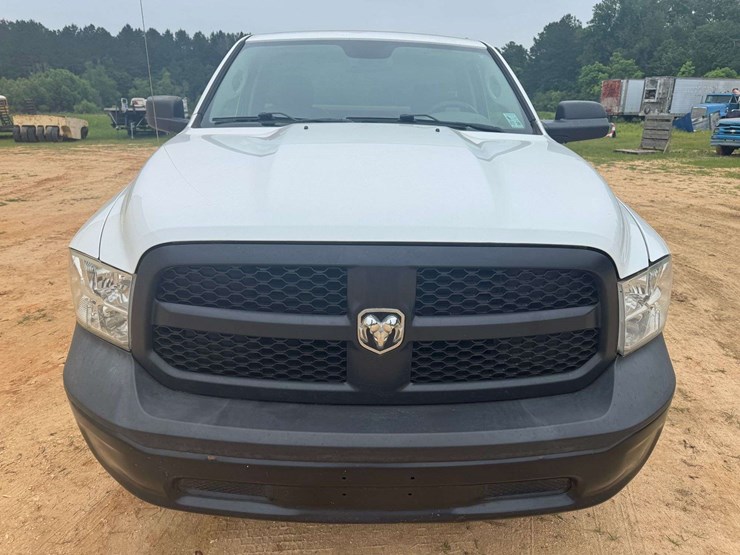 2019-ram-1500-classic-image-5