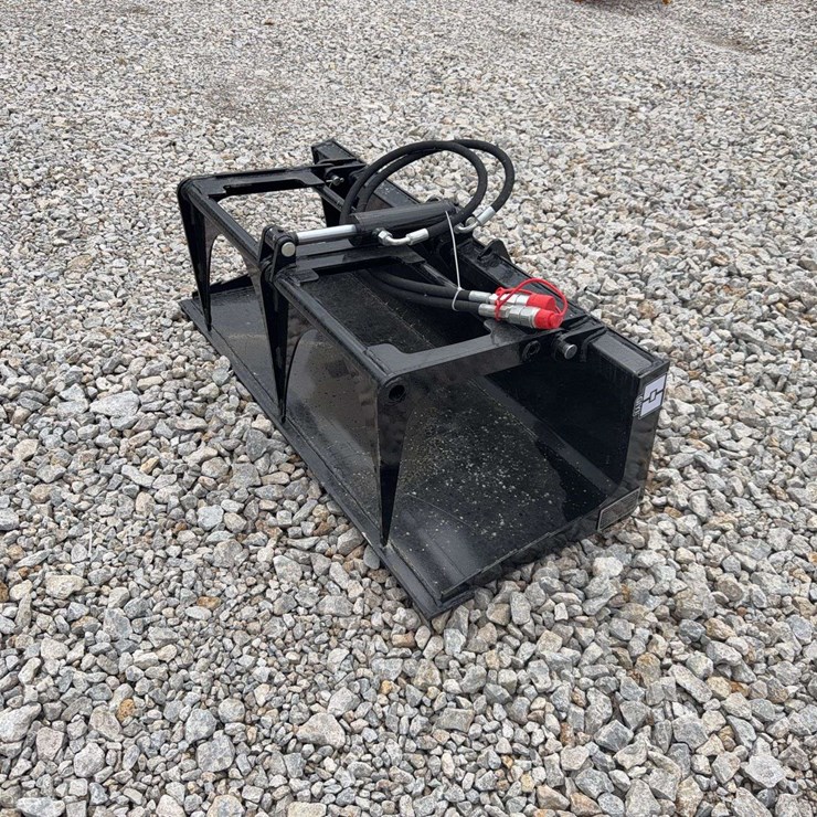 2026 GIYI Mini Skid Steer Scrap Grapple Bucket