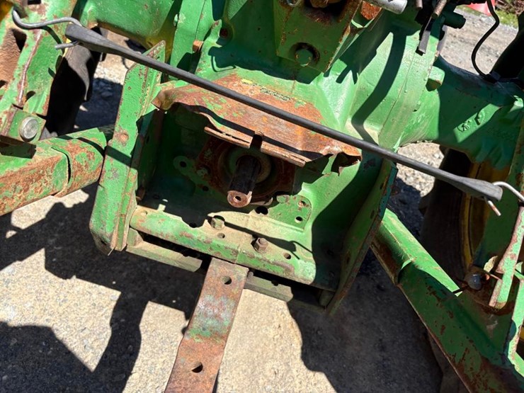 john-deere-2440-image-11