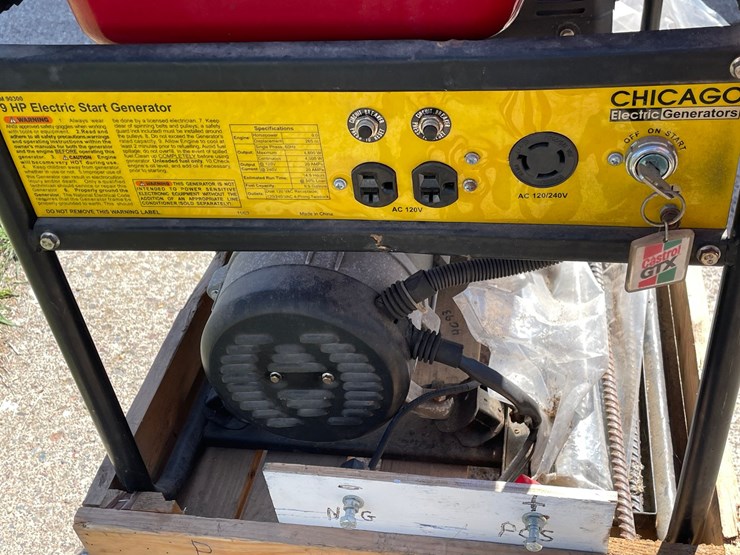 #7001-•-chicago-electric-generator-image-9