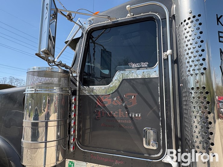 2007-kenworth-w900-image-16