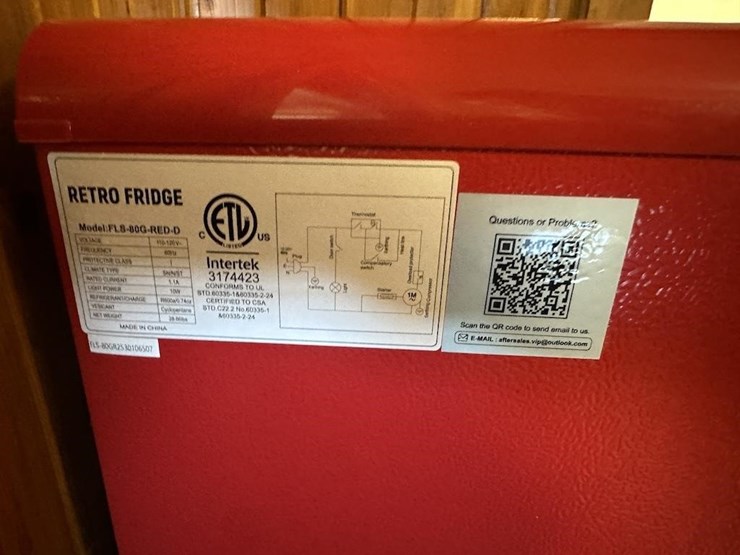 retro-mini-refrigerator-image-3
