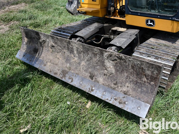 2014-deere-130g-image-17